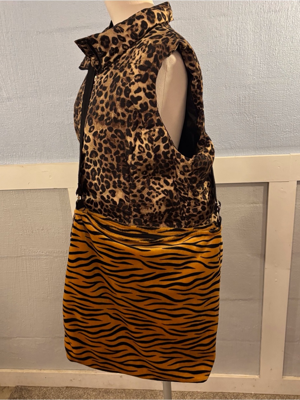 Animal-Print Crossbody Bag in Orange Black Tiger Crossbody Handbag Zip 19” Drop